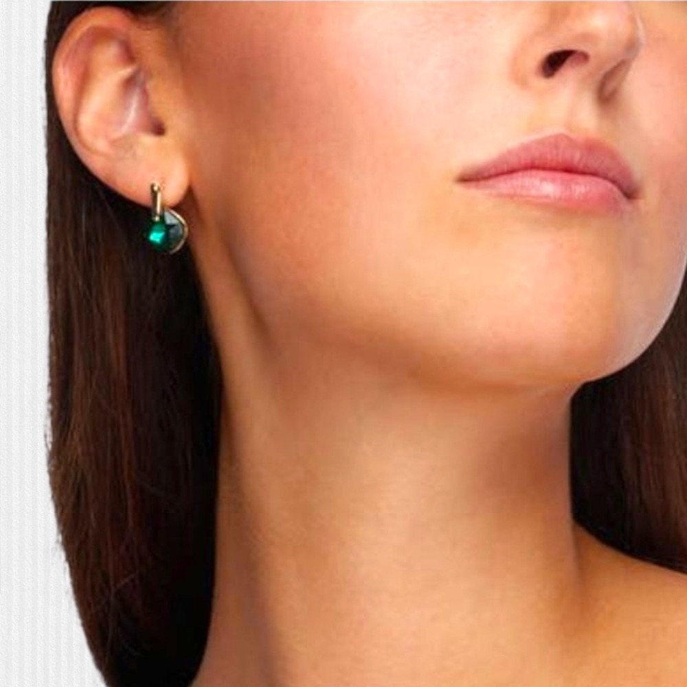 Nordstrom Green Emerald Crystal Stud Earrings Gold Tone Elegant Classic